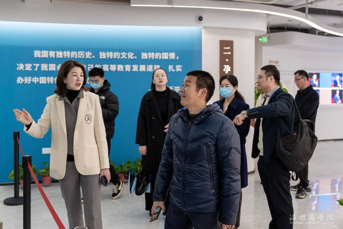 溫州市人社局來(lái)溫州商學(xué)院開展創(chuàng)就業(yè)工作調(diào)研 鄭彥愷攝 (4).JPG